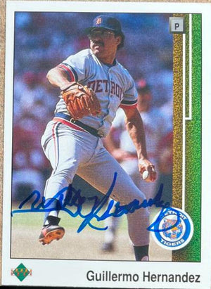 Willie Hernandez Signed 1989 Upper Deck Baseball Card - Detroit Tigers