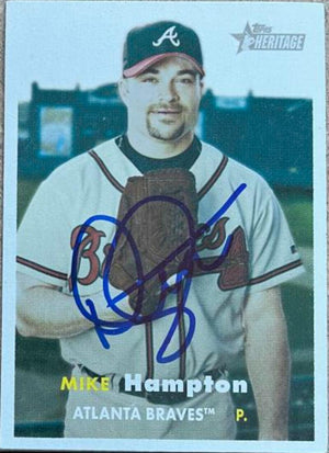 マイク・ハンプトンが署名した 2006 トップス ヘリテージ ベースボール カード - アトランタ ブレーブス