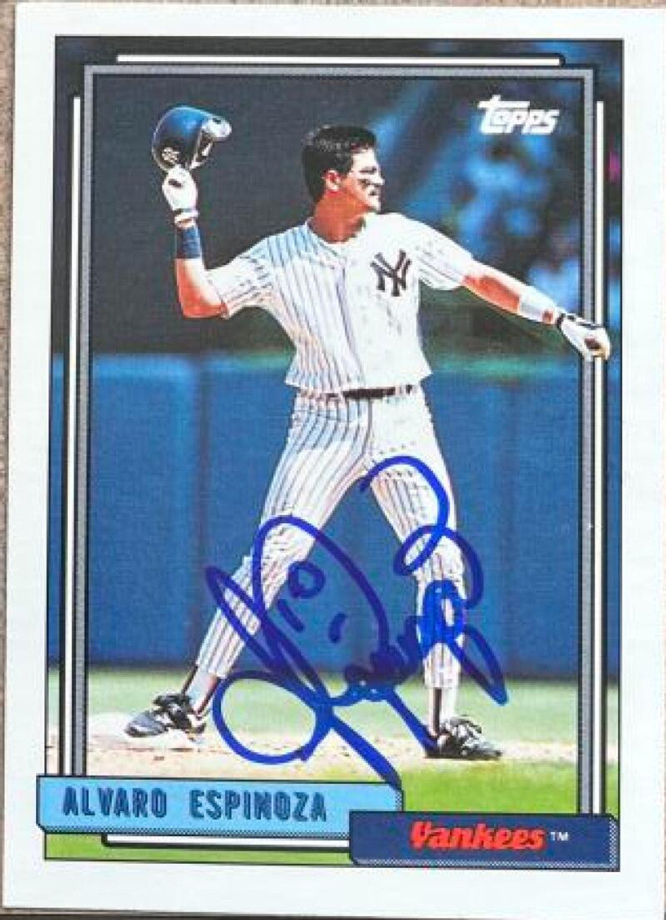 アルバロ・エスピノーザ サイン入り 1992 Topps ベースボールカード - ニューヨーク・ヤンキース