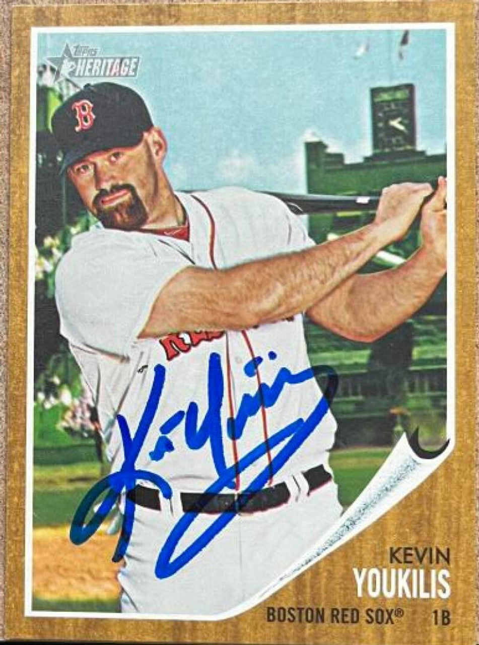 ケビン・ユーキリス サイン入り 2011 Topps Heritage ベースボールカード - ボストン レッドソックス