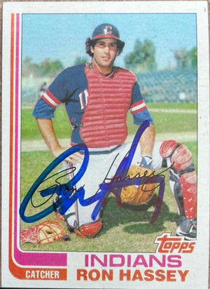 ロン・ハッセーのサイン入り 1982 Topps ベースボールカード - クリーブランド・インディアンス