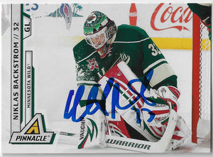 Niklas Backstrom Signed 2010-11 Pinnacle Hockey Card - Minnesota Wild