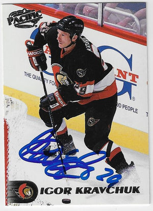 Igor Kravchuk a signé la carte de hockey du Pacifique 1998-99 - Sénateurs d'Ottawa