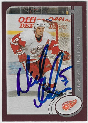 Nicklas Lidstrom Signed 2002-03 Topps Hockey Card - Detroit Red Wings