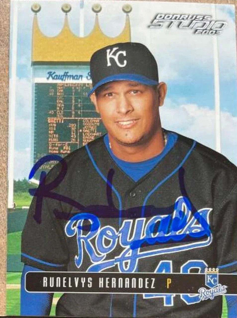 Runelvys Hernandez Signed 2003 Donruss Studio Baseball Card - Kansas City Royals