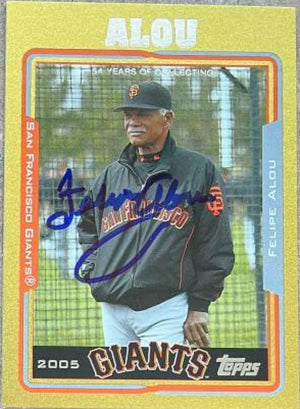 Felipe Alou Signed 2005 Topps Gold Baseball Card - San Francisco Giants - LE/2005 - PastPros