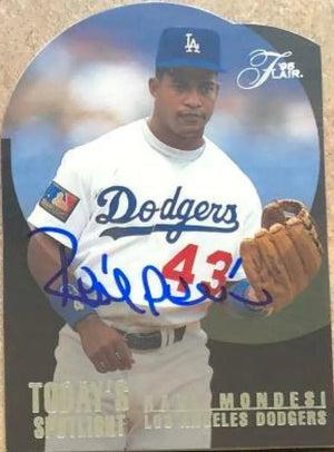 Raul Mondesi Signed 1995 Flair Today's Spotlight Baseball Card - Los Angeles Dodgers